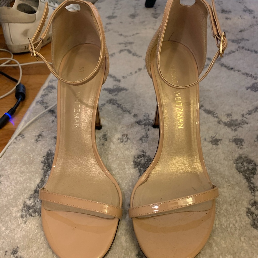 Stuart Weitzman Nudistsong Sandal in Beige Patent